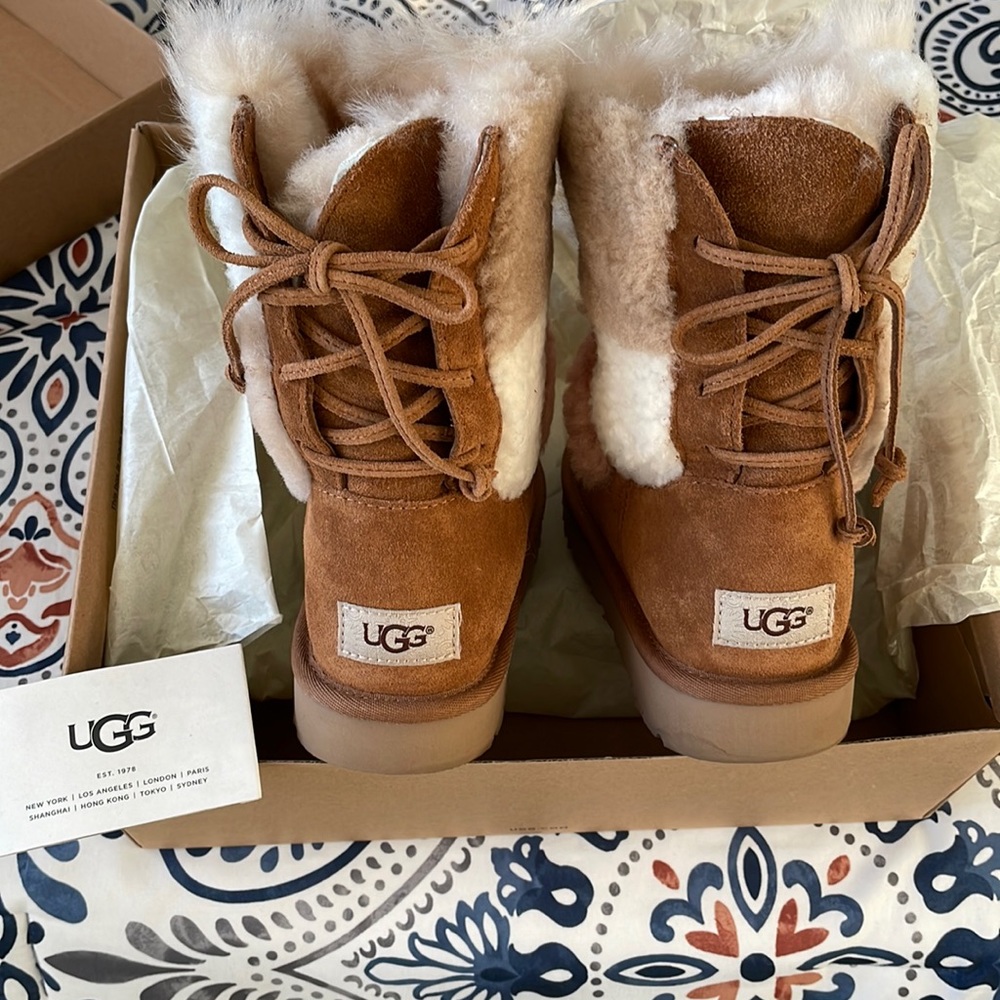 NWT UGG Classic Short Patchwork Size 6
